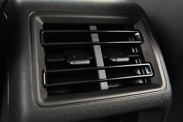Volkswagen Tiguan Vehicle Image 23