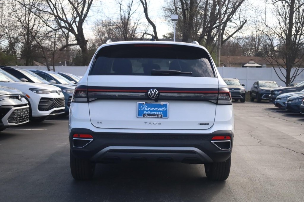 Volkswagen Taos Vehicle Full-screen Gallery Image 5