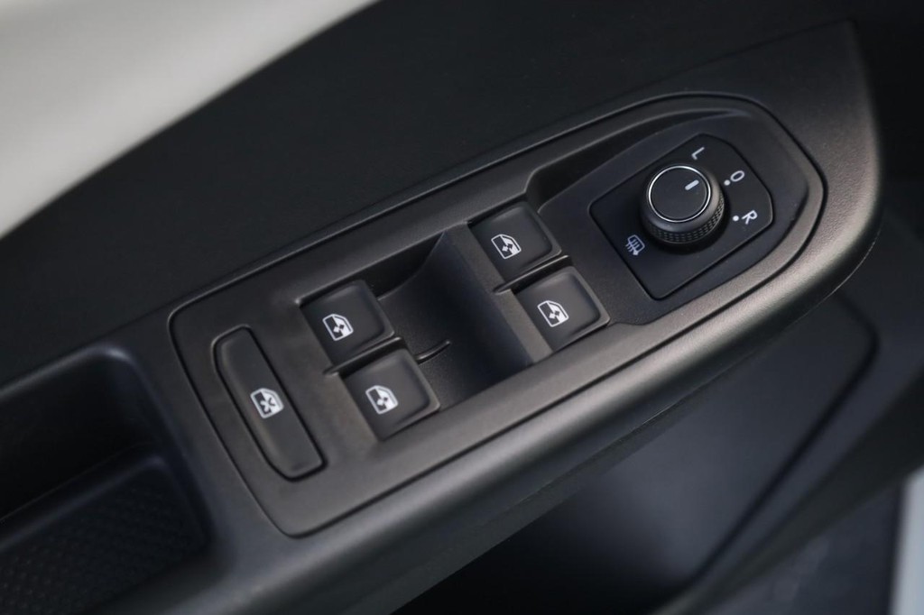 Volkswagen Taos Vehicle Full-screen Gallery Image 10