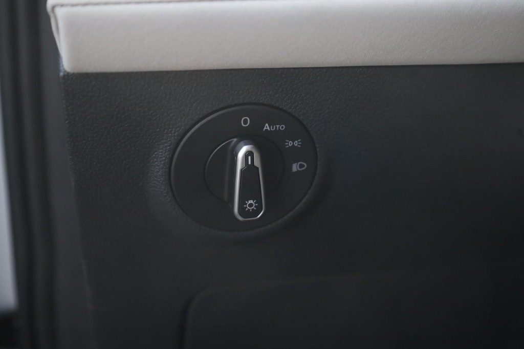 Volkswagen Taos Vehicle Full-screen Gallery Image 11