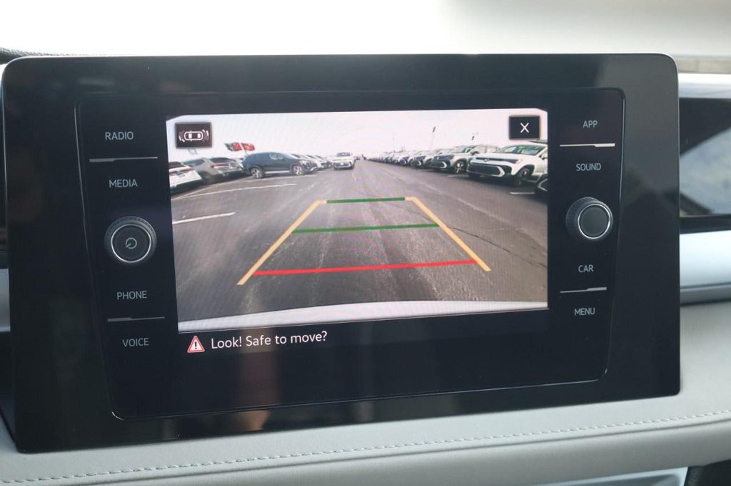 Volkswagen Taos Vehicle Full-screen Gallery Image 14