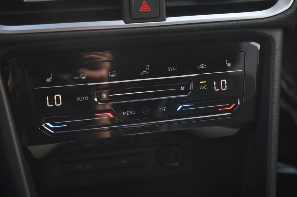 Volkswagen Taos Vehicle Full-screen Gallery Image 15