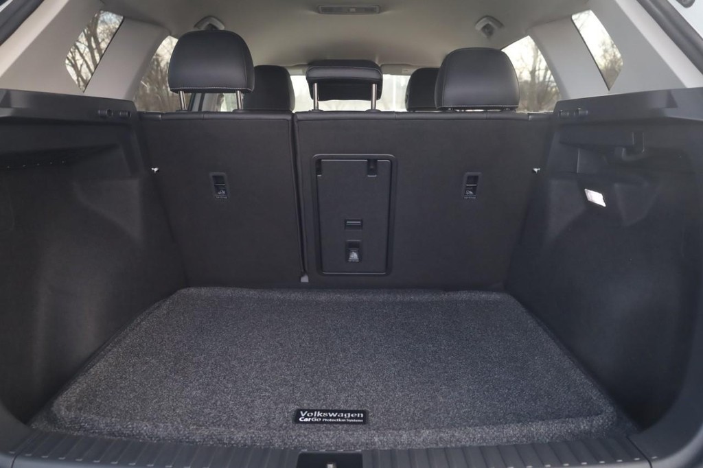 Volkswagen Taos Vehicle Full-screen Gallery Image 21