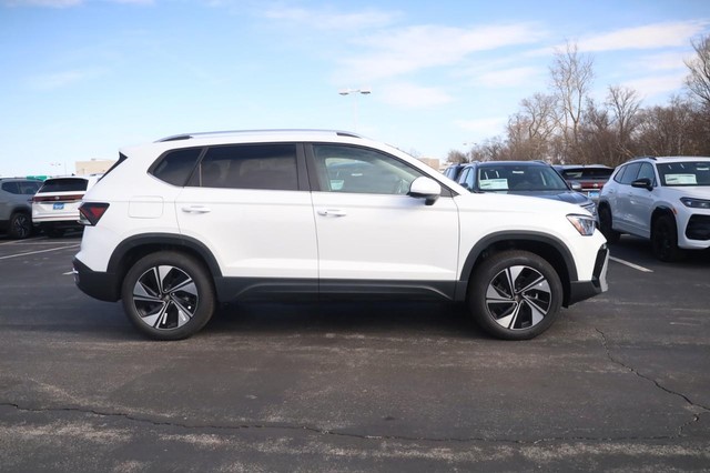 Volkswagen Taos Vehicle Image 04