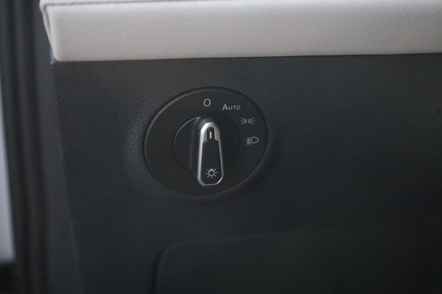 Volkswagen Taos Vehicle Image 11