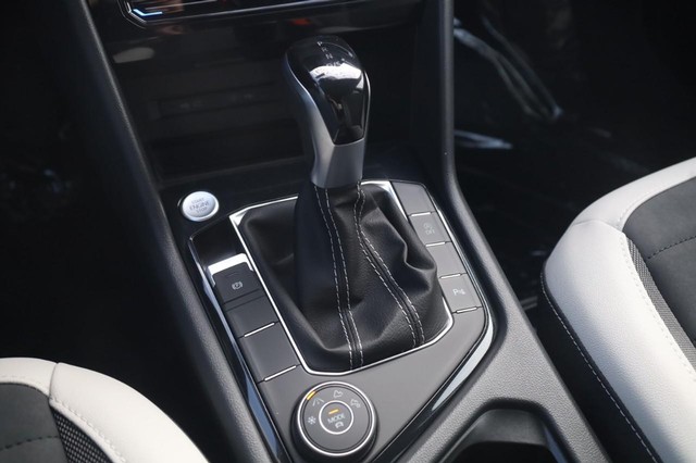 Volkswagen Taos Vehicle Image 17