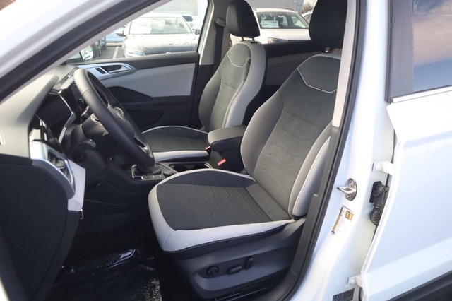 Volkswagen Taos Vehicle Image 18