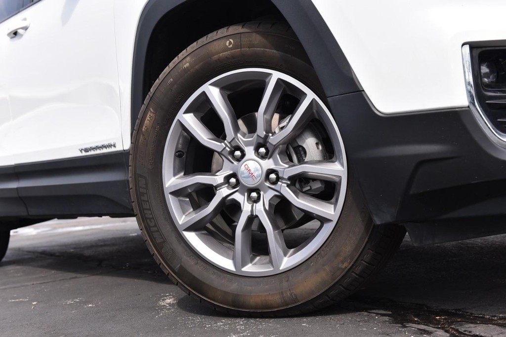 GMC Terrain Vehicle Full-screen Gallery Image 3