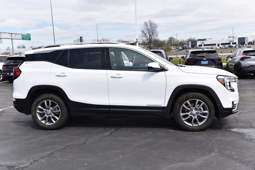 GMC Terrain Vehicle Full-screen Gallery Image 5