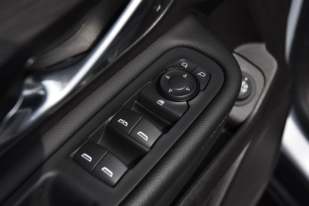 GMC Terrain Vehicle Full-screen Gallery Image 8