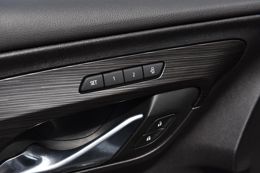 GMC Terrain Vehicle Full-screen Gallery Image 10