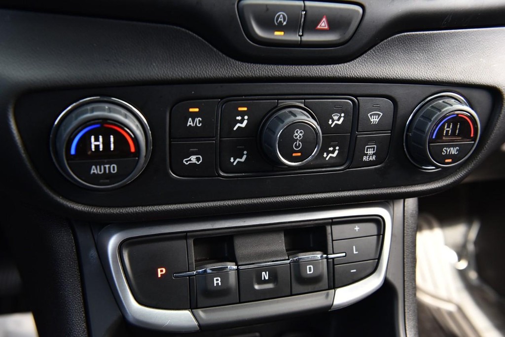 GMC Terrain Vehicle Full-screen Gallery Image 16