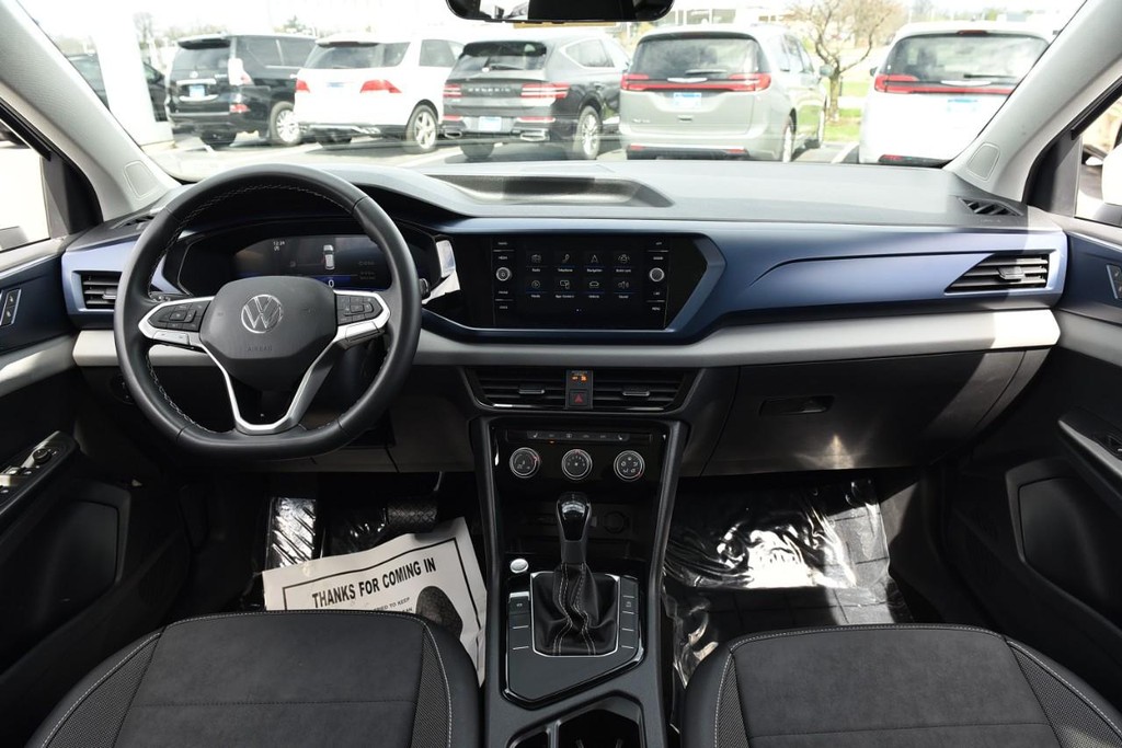 Volkswagen Taos Vehicle Full-screen Gallery Image 7