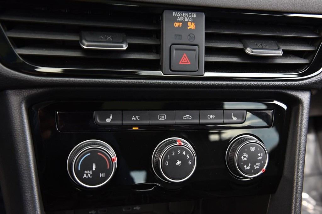 Volkswagen Taos Vehicle Full-screen Gallery Image 14