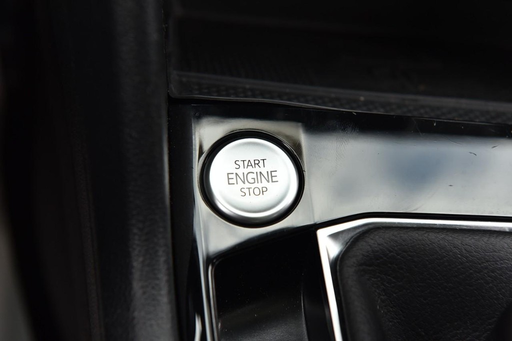 Volkswagen Taos Vehicle Full-screen Gallery Image 16