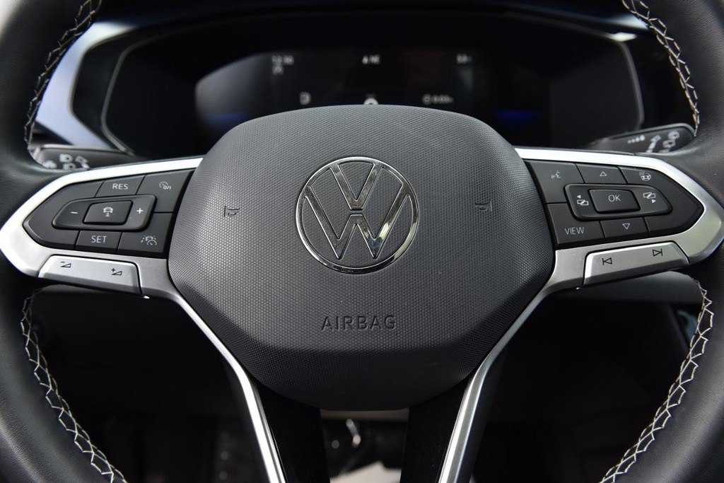 Volkswagen Taos Vehicle Full-screen Gallery Image 17