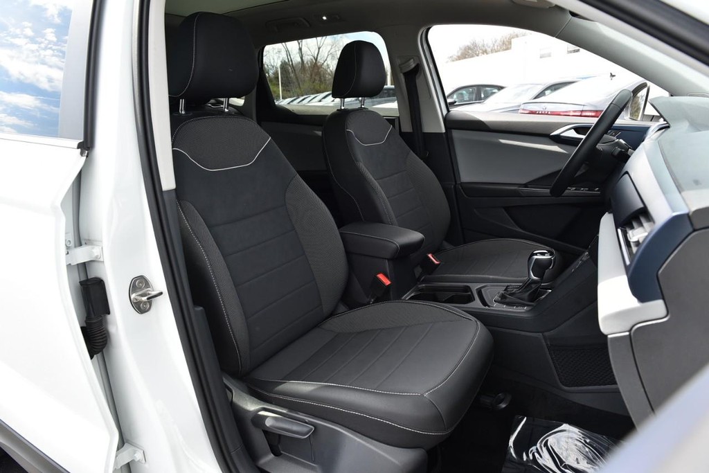 Volkswagen Taos Vehicle Full-screen Gallery Image 19