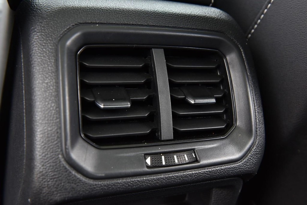 Volkswagen Taos Vehicle Full-screen Gallery Image 22