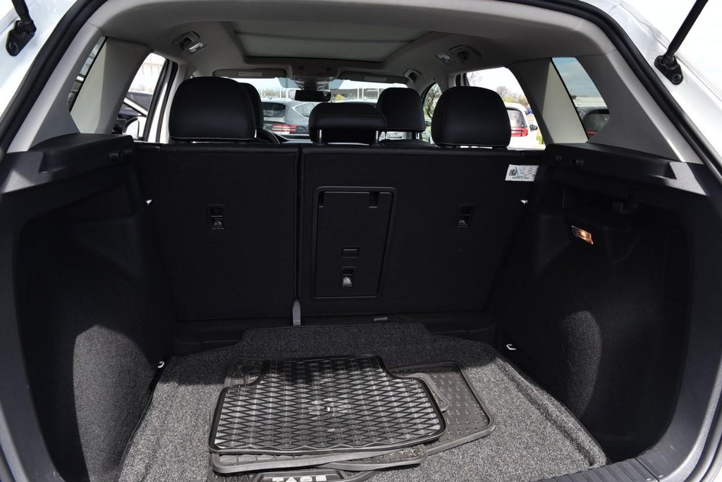 Volkswagen Taos Vehicle Full-screen Gallery Image 24