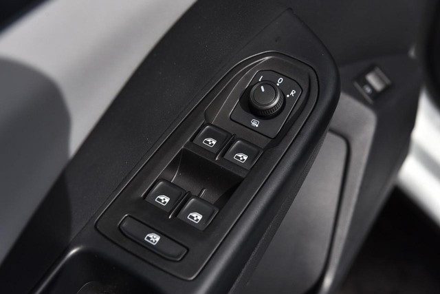 Volkswagen Taos Vehicle Image 08