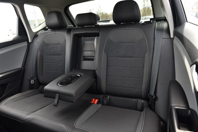 Volkswagen Taos Vehicle Image 21