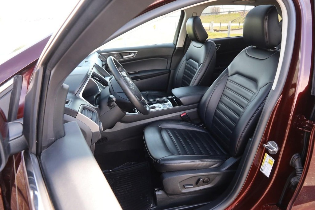 Ford Edge Vehicle Full-screen Gallery Image 10