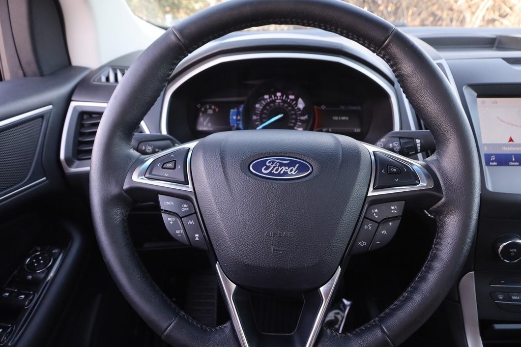 Ford Edge Vehicle Full-screen Gallery Image 12