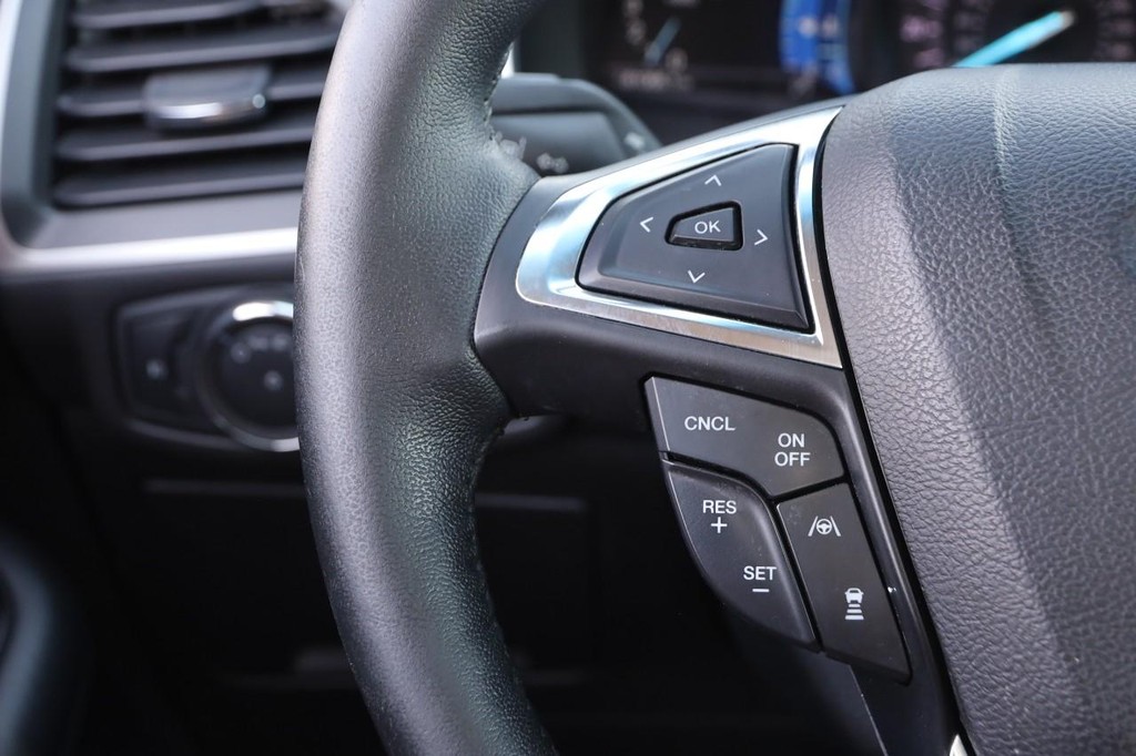 Ford Edge Vehicle Full-screen Gallery Image 13