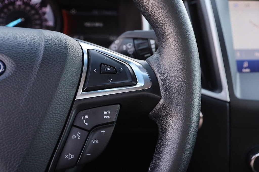 Ford Edge Vehicle Full-screen Gallery Image 14