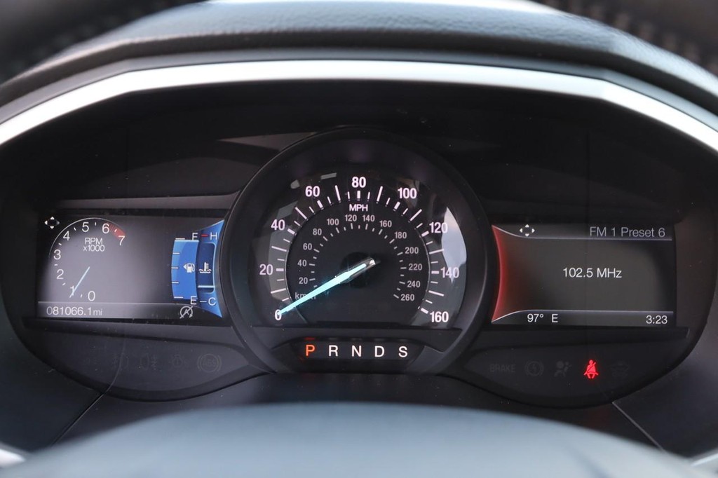 Ford Edge Vehicle Full-screen Gallery Image 15