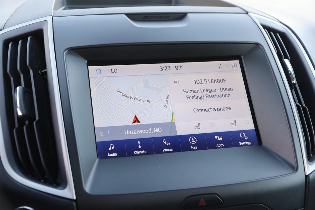 Ford Edge Vehicle Full-screen Gallery Image 18