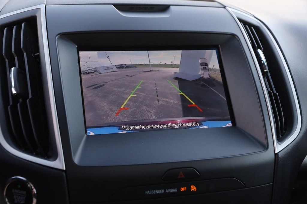 Ford Edge Vehicle Full-screen Gallery Image 19