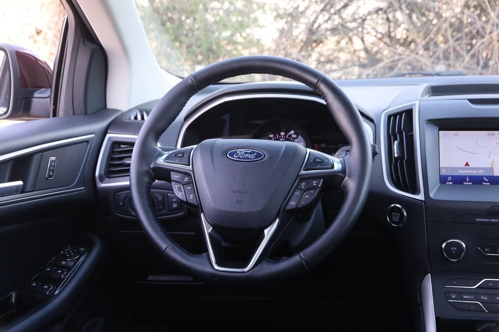 Ford Edge Vehicle Full-screen Gallery Image 25