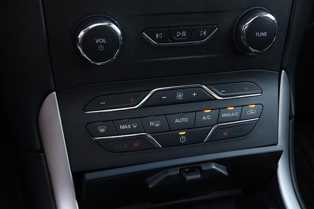 Ford Edge Vehicle Image 20