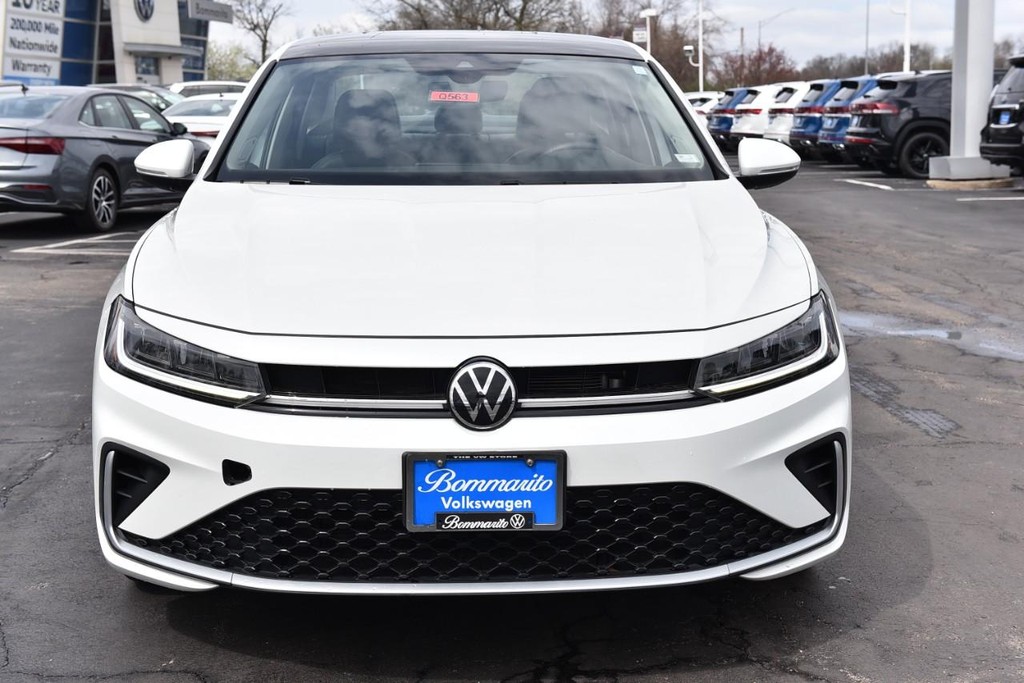 Volkswagen Jetta Vehicle Full-screen Gallery Image 4