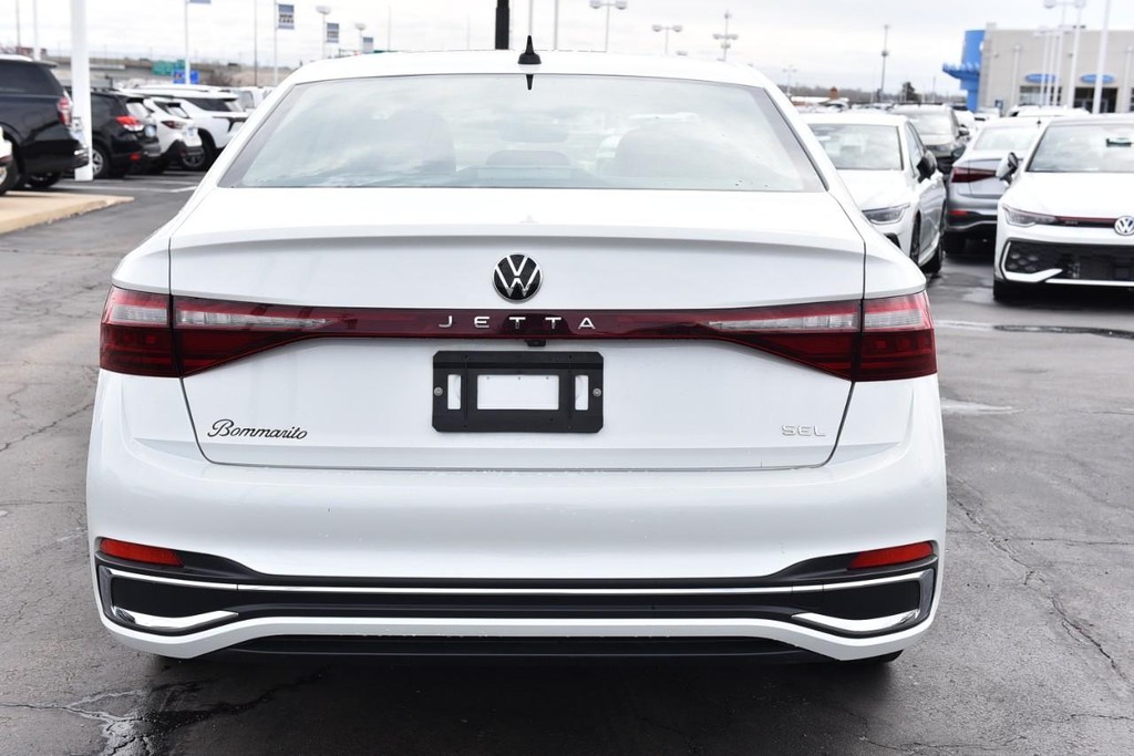 Volkswagen Jetta Vehicle Full-screen Gallery Image 6