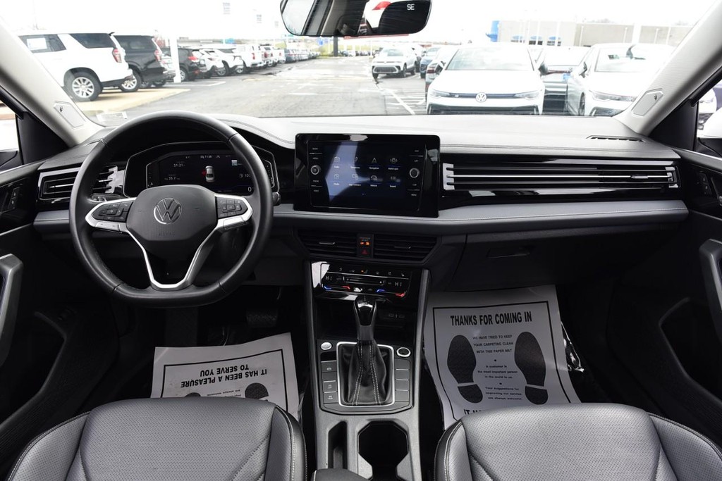 Volkswagen Jetta Vehicle Full-screen Gallery Image 7