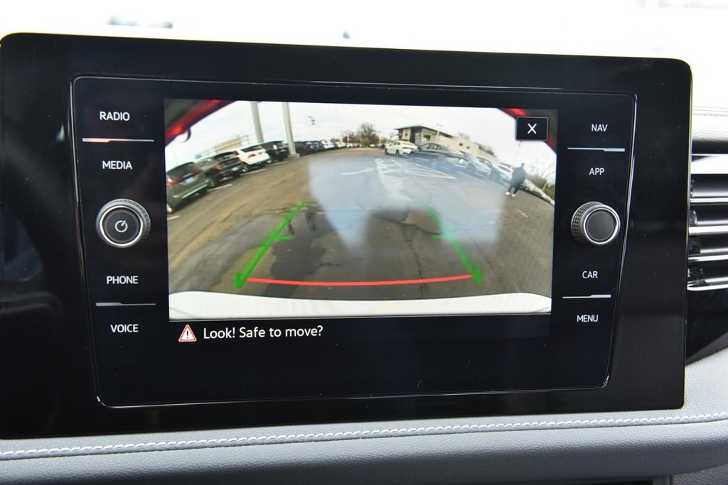 Volkswagen Jetta Vehicle Full-screen Gallery Image 13