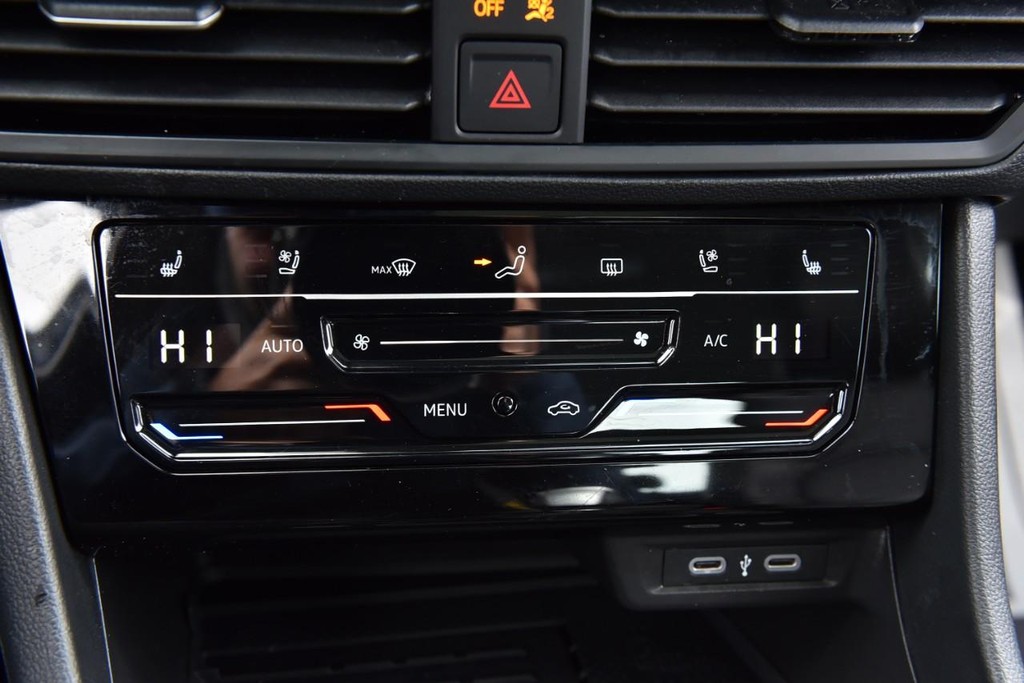 Volkswagen Jetta Vehicle Full-screen Gallery Image 15