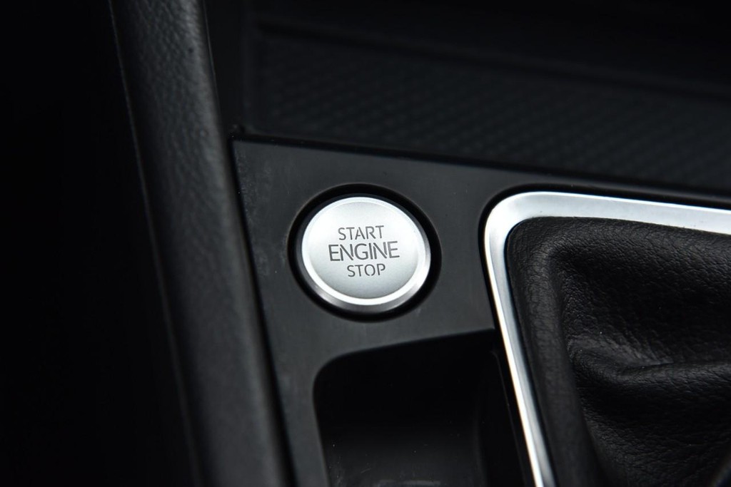 Volkswagen Jetta Vehicle Full-screen Gallery Image 17