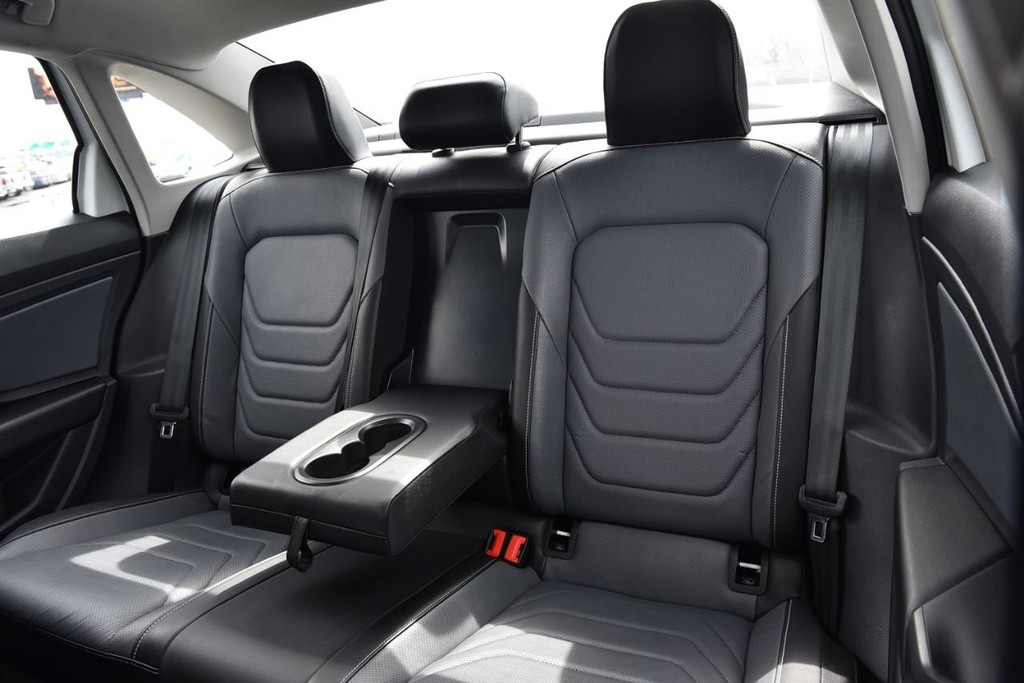 Volkswagen Jetta Vehicle Full-screen Gallery Image 23