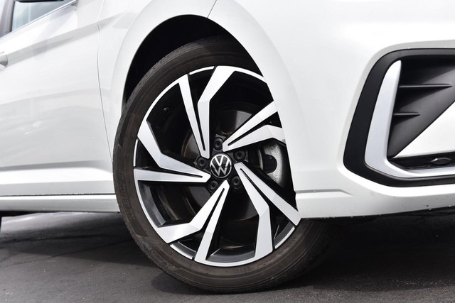 Volkswagen Jetta Vehicle Image 03