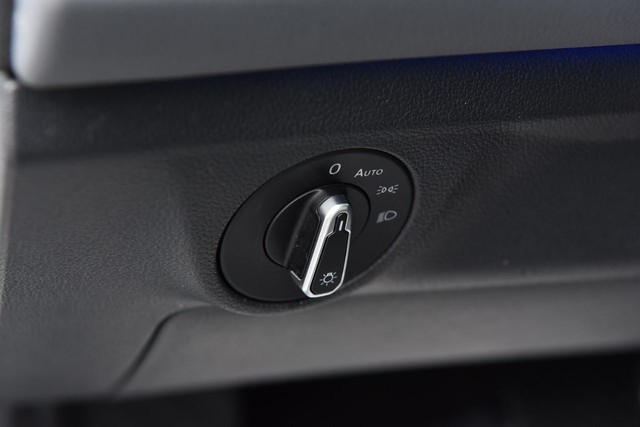 Volkswagen Jetta Vehicle Image 11