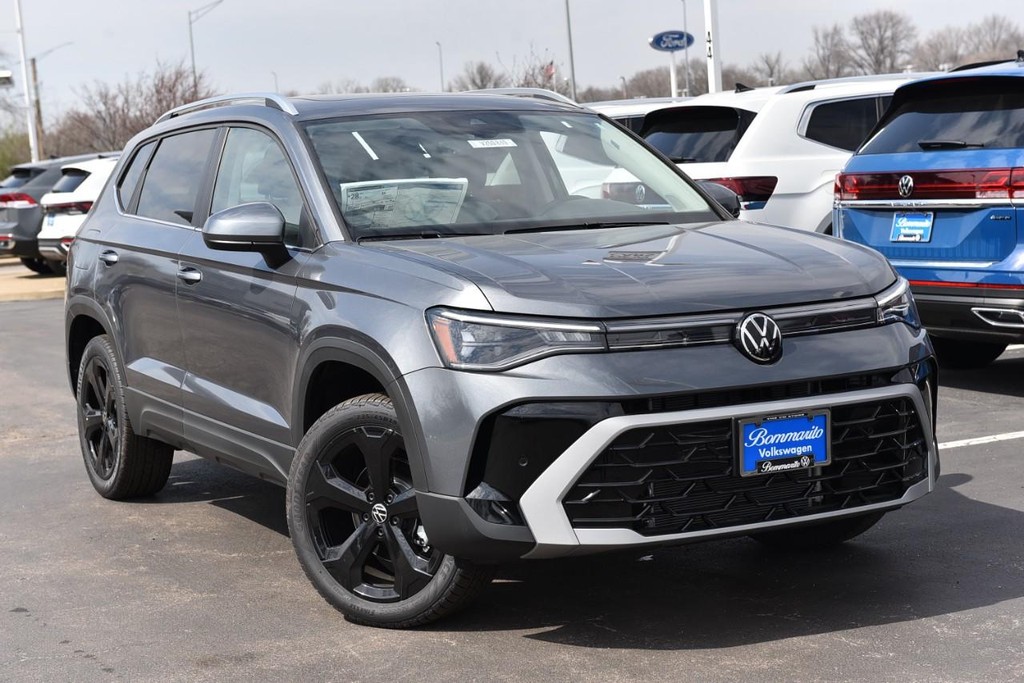 Volkswagen Taos Vehicle Full-screen Gallery Image 2