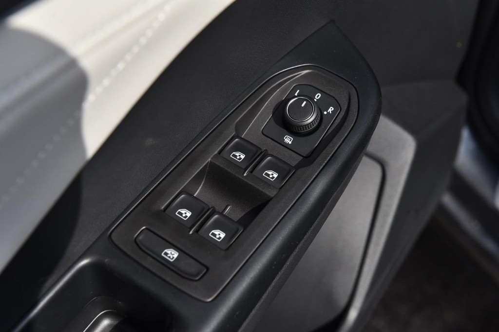 Volkswagen Taos Vehicle Full-screen Gallery Image 8