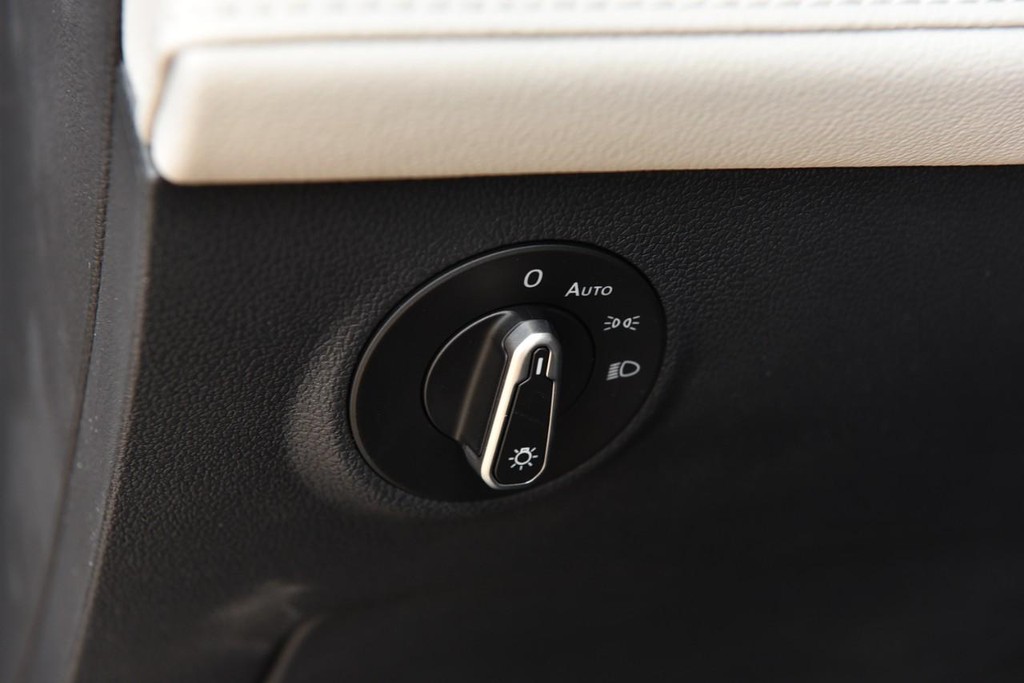 Volkswagen Taos Vehicle Full-screen Gallery Image 10