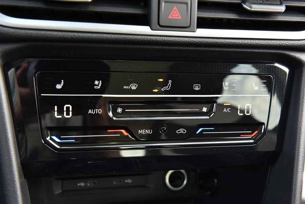 Volkswagen Taos Vehicle Full-screen Gallery Image 14