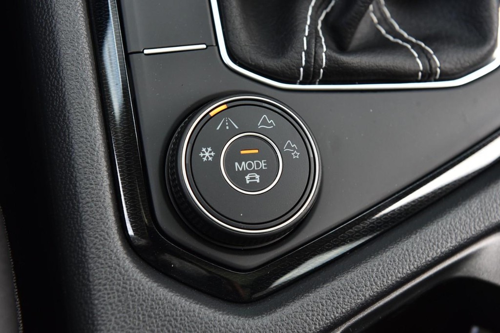 Volkswagen Taos Vehicle Full-screen Gallery Image 17