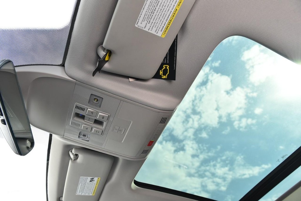 Volkswagen Taos Vehicle Full-screen Gallery Image 22