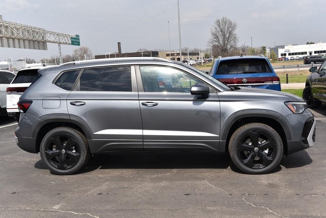 Volkswagen Taos Vehicle Image 05